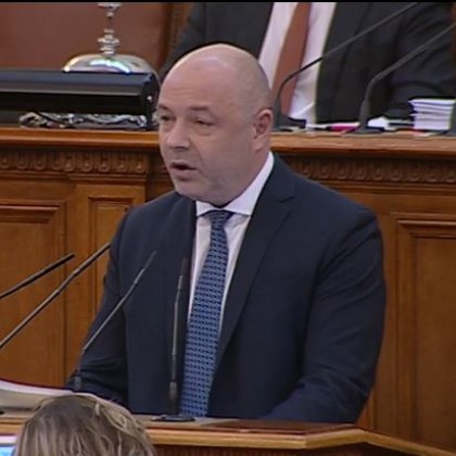 Народното събрание обсъжда и малко по късно се очаква да гласува кандидатурата на проф