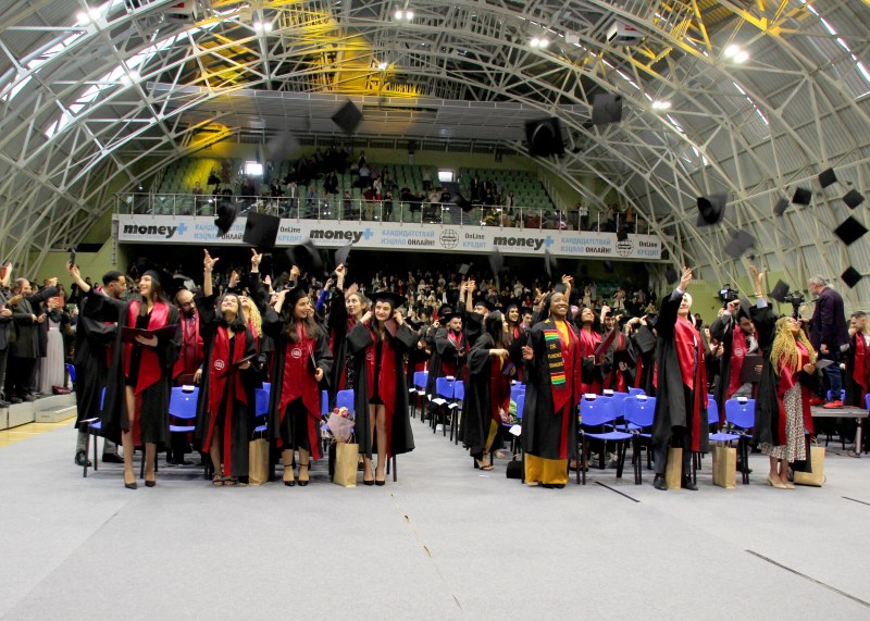 Медицинският факултет на  Медицински университет – Пловдив връчи дипломите на 72-рия
