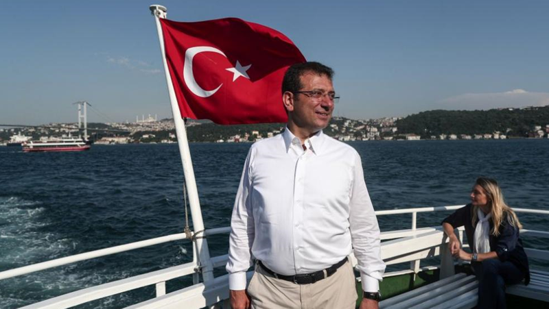 Турски съд осъди днес кмета на Истанбул Екрем Имамоглу, популярен