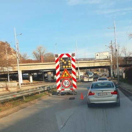 Грешен знак поставен да обозначава ремонтни дейности на Коматевско шосе