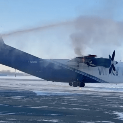 Военнотранспортен самолет Ан 12 извърши аварийно кацане на летище Толмачево в