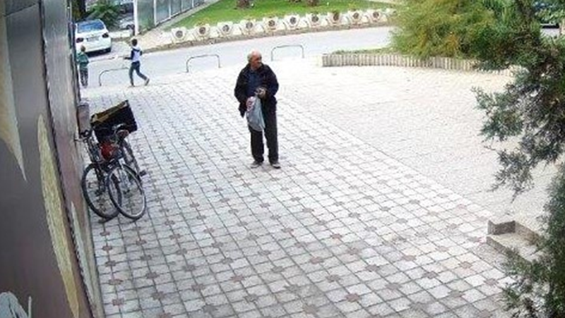Възрастен мъж задигна велосипед на пловдивчанин, издирват го СНИМКИ