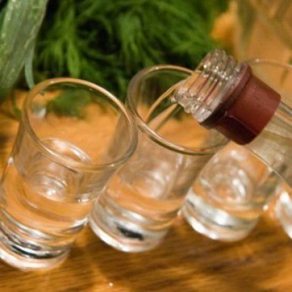 38 починаха от фалшив алкохол, други загубиха зрението си