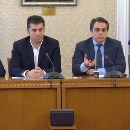 НА ЖИВО: Акад. Денков събра партиите за втория мандат