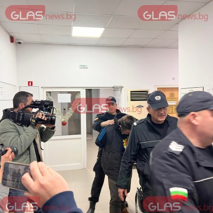 Почина бабата, пребита от внука си - бивш полицай, преквалифицират престъплението