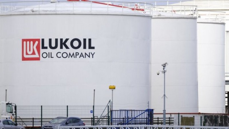 Деветият пакет санкции може да ограничи работата на „Лукойл Нефтохим”