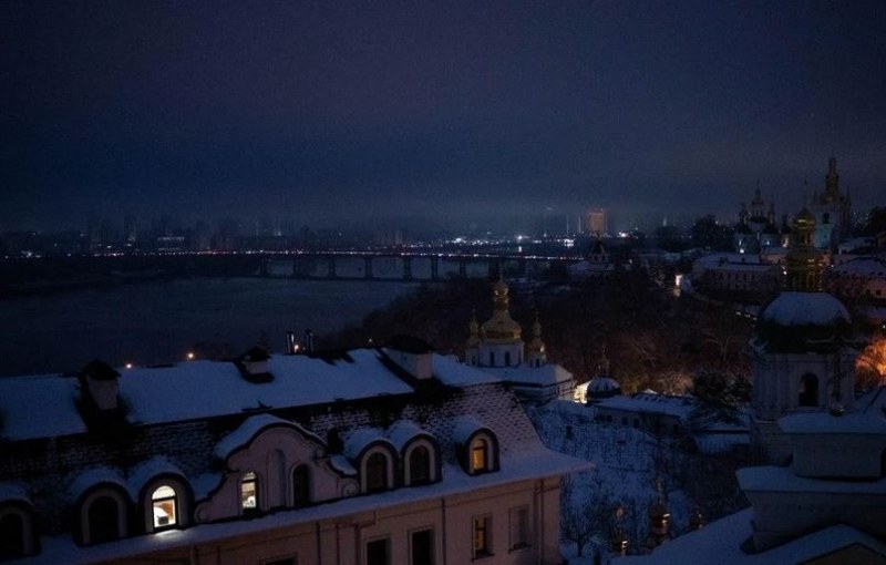 Нови удари над Украйна, стотици хиляди са без ток