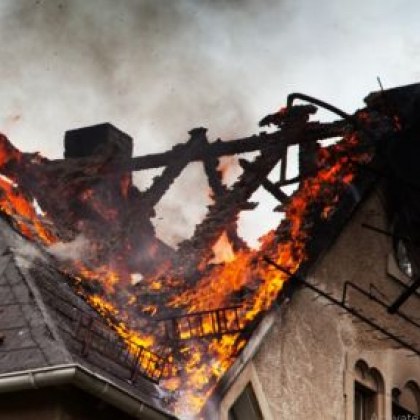 Две деца са в тежко състояние след пожар в Монтанско