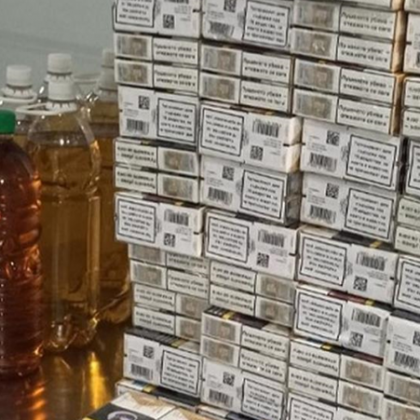 Спипаха мъж с голямо количество цигари и ракия в пластмасови бутилки