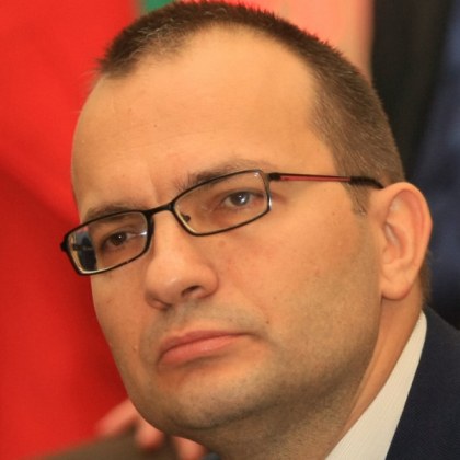 Трудно ще влезем в Шенген и в еврозоната с кабинетите на Радев