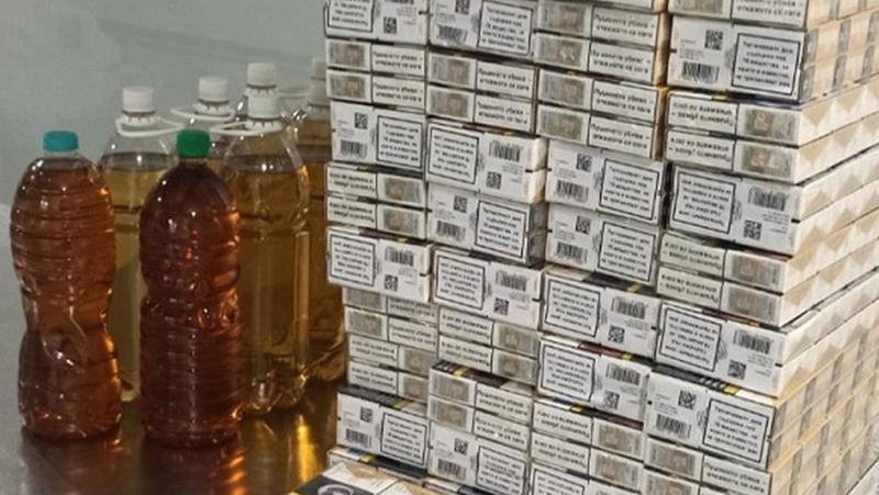 Митничари на пункт Летище Варна откриха 20 литра наливен алкохол