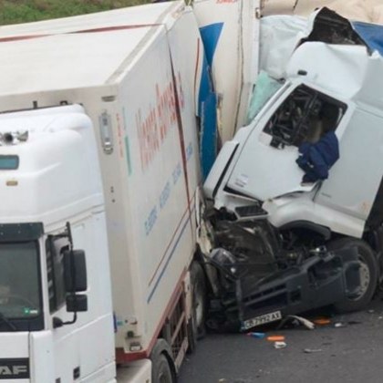 Два тира се удариха на Околовръстното шосе в София Инцидентът