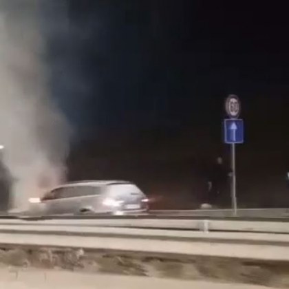 Джип пламна на Околовръстното на София ВИДЕО