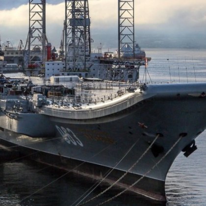 Пожар избухна на руския авионосен крайцер Адмирал Кузнецов  Инцидентът е станал