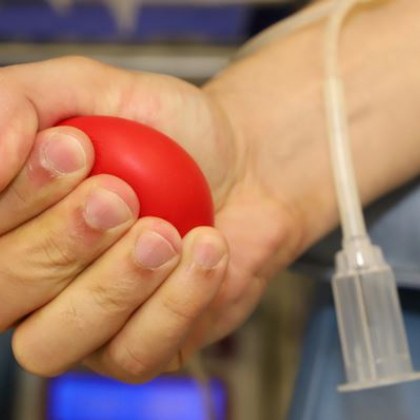 Жена има нужда от помощ необходими са ѝ дарители Те