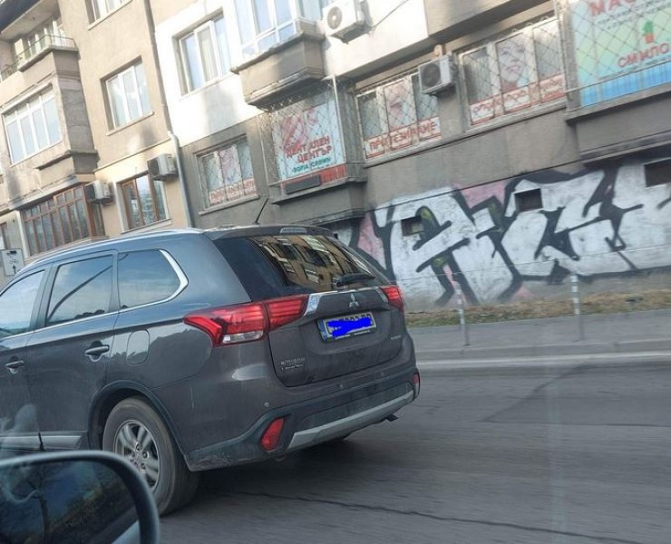Жена с джип блъсна кола и офейка. Софиянка: Пазете се! СНИМКА