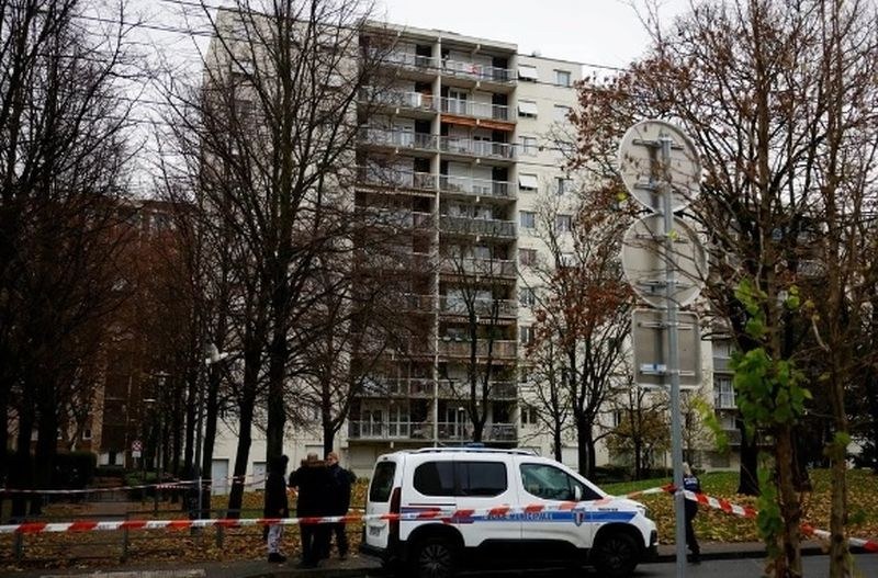 Броят на жертвите на стрелбата в Париж достигна трима