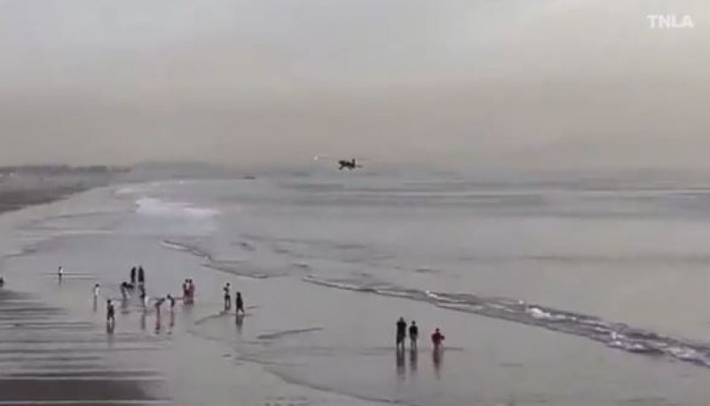 Малък едномоторен самолет падна на плажа Санта Моника в Калифорния,