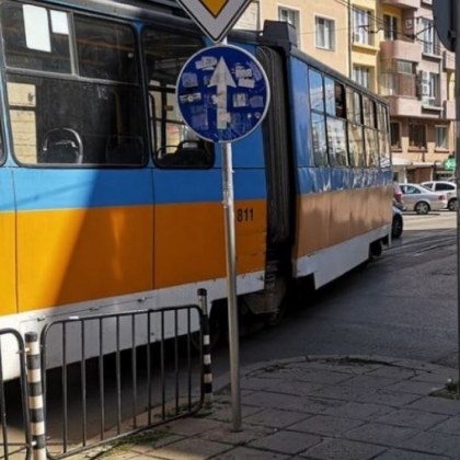 Трамвай аварира на пл Славейков в посока Съдебната палата на