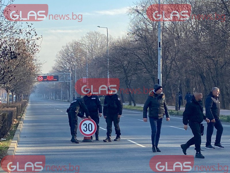 Полицията хвърля шипове, затвориха булевард в Пловдив  СНИМКИ