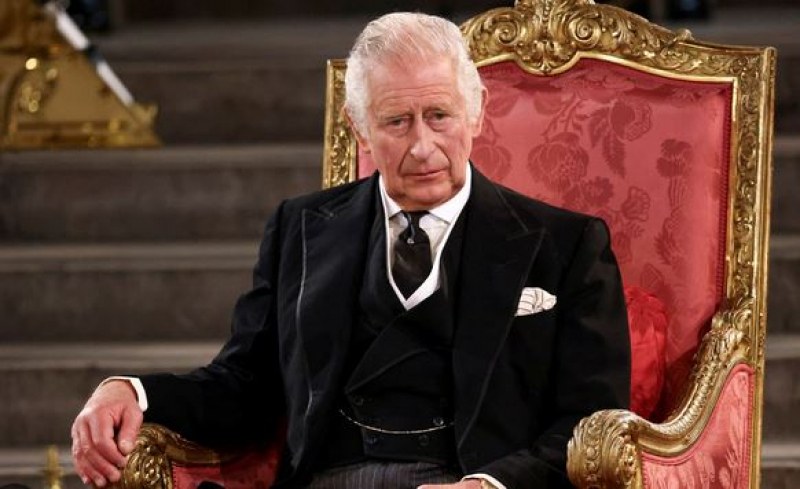Крал Чарлз III отдава почит към майка си, кралица Елизабет