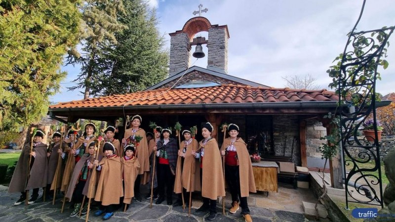 Коледарски песни огласиха село край Пловдив! Най-малкият участник е на 5 години СНИМКИ