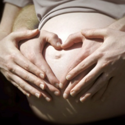 Снимки на фетуси в утробата показват че те се усмихват