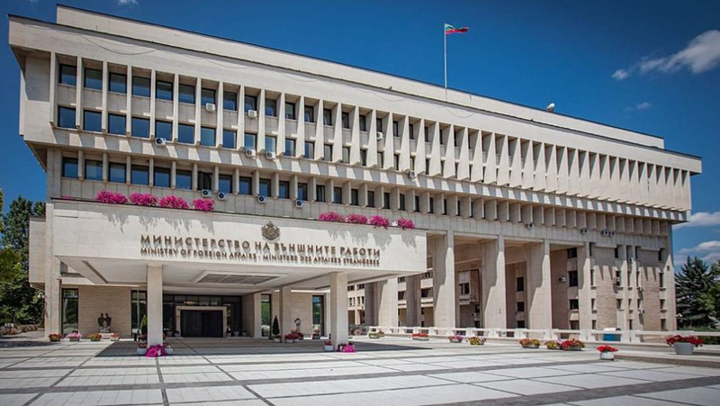 МВнР: Нека бъдем по-добри и даряваме с топлина хората около нас