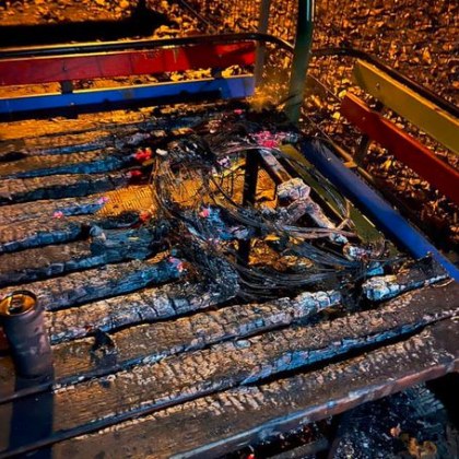 Грозна проява направи беседка в Русе на въглен От кадри