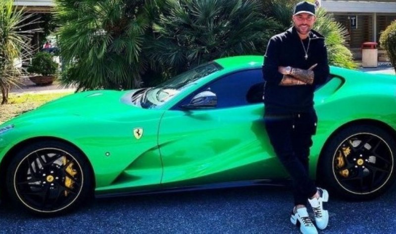 Ferrari съди своя клиент, дизайнера Филип Плейн, за солидната сума