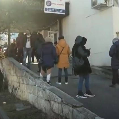 Болни обикалят из София в търсене на лекар