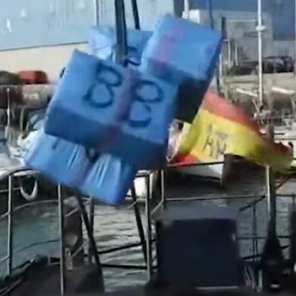 Испанската полиция е конфискувала лодка превозваща 4 4 тона хашиш край
