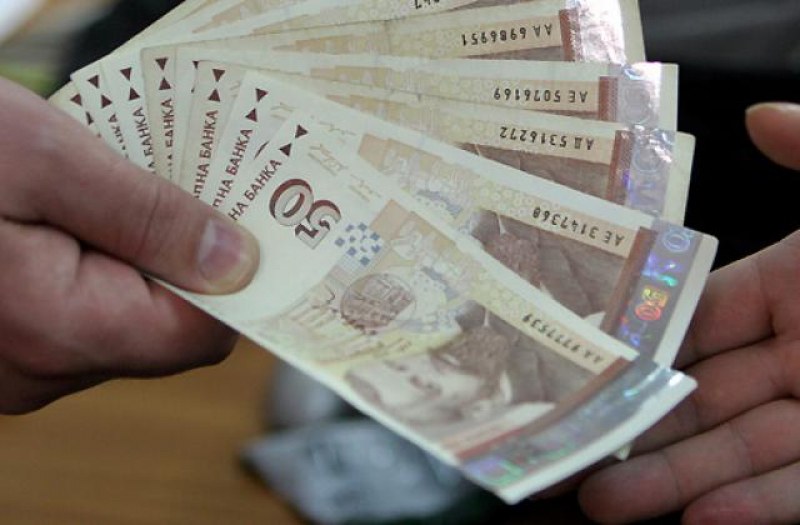 Минималната работна заплата - на кого ще се отрази увеличението ѝ