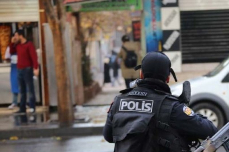 Турция задържа петима с експлозиви, планирали терористична атака
