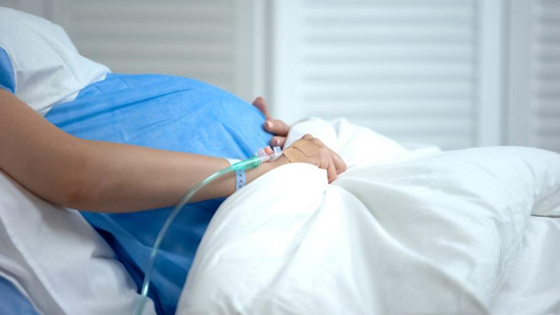 Млада родилка и бебето ѝ са починали във велинградска болница