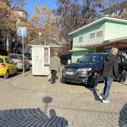 Шофьор наруга пловдивчанин с дете в инвалидна количка СНИМКИ