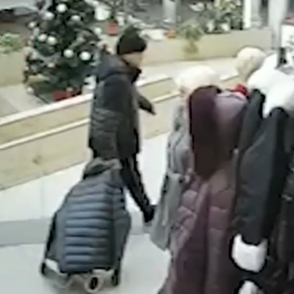 Мъж открадна яке като го метна върху количка в магазин