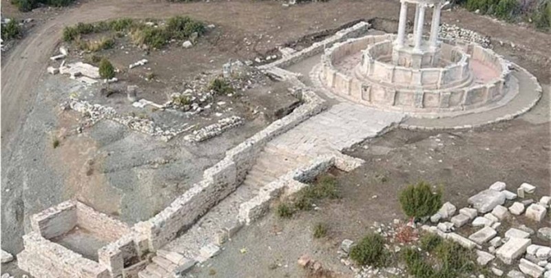 2000-годишен фонтан, разрушен от земетресение, отново 
