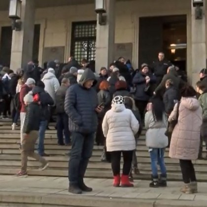 Опашки пред БНБ заради монетата с лика на Христо Ботев