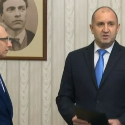 Президентът връчва втория мандат НА ЖИВО