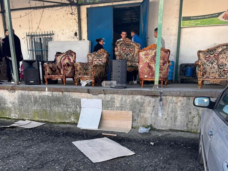 Ашим Асан прибра с полиция бароковите си мебели, изнесени от незаконния му палат СНИМКИ