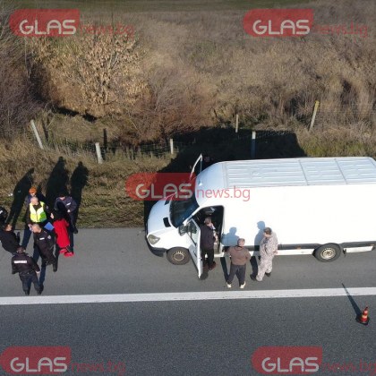 Задържаният на автомагистрала Тракия полицай който е превозвал мигранти е