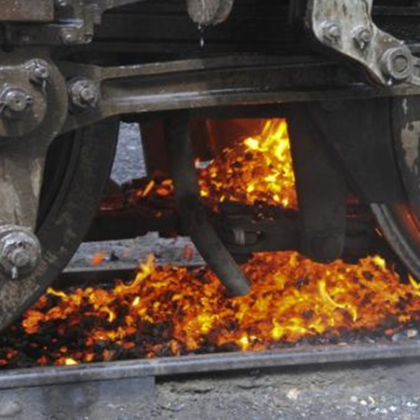 Пътнически влак се запали край Плевен Пламъци са възникнали в