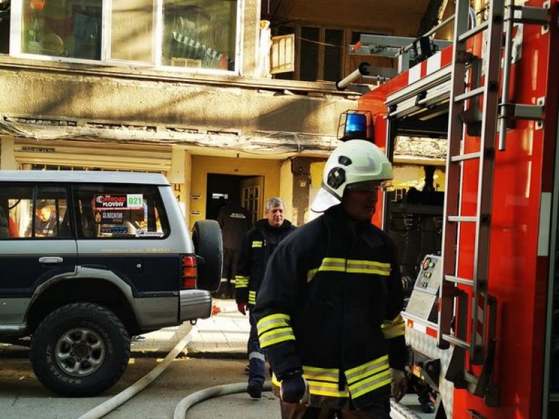 Пожар е пламнал в блок в Пловдив.Сигналът за огнената стихия