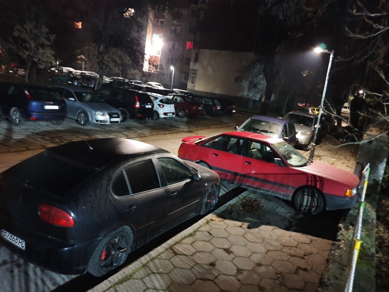 Твърде креативно паркиране шокира пловдивчани
