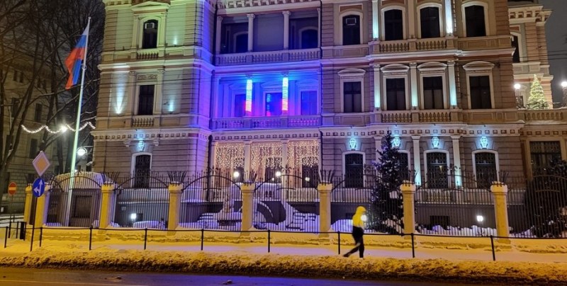 Вещество с неизвестен произход е открито в руското посолство в Латвия