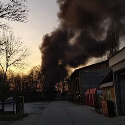 Нерегламентираното сметище край Окръжна болница в Пловдив е запалено Пожарът е