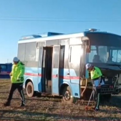Училищен автобус катастрофира в Турция, има ранени СНИМКИ