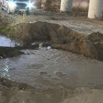 Продължава работата по отстраняване на водната авария в Пловдив