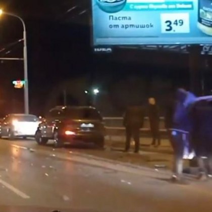 Верижна катастрофа в София, полицаи са на мястото СНИМКИ